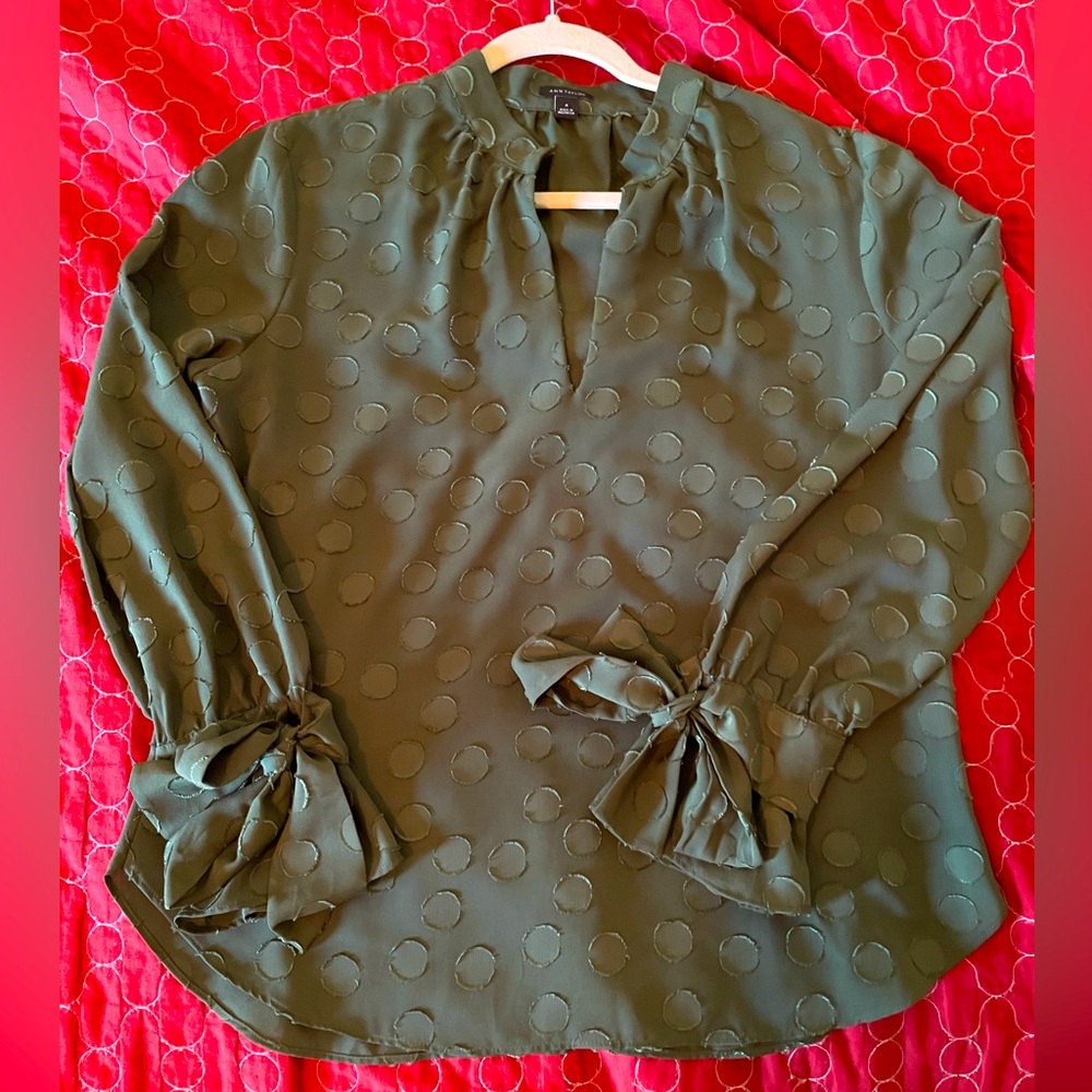 Ann Taylor green top with bows